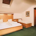 Hotel Martini Inkluding Breakfast & Free Parking 3*