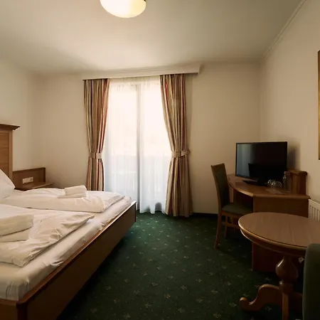 Martini Inkluding Breakfast & Free Parking 3*