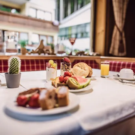 Martini Inkluding Breakfast & Free Parking 3*