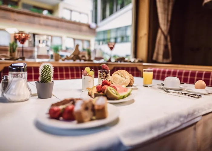 Martini Inkluding Breakfast & Free Parking 3*